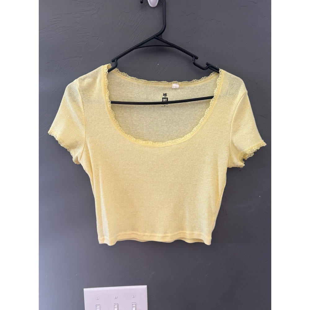 Me To We Womens Yellow Ribbed Lace Trim Scoop Neck Short Sleeve Crop Top Size M